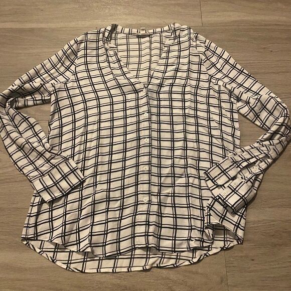 Soft checkered black/white long sleeve button down blouse size small - Picture 1 of 8